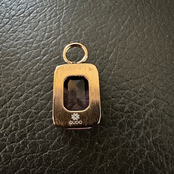 Gorgeous Pink Qudo- gold - Picture 2 of 2